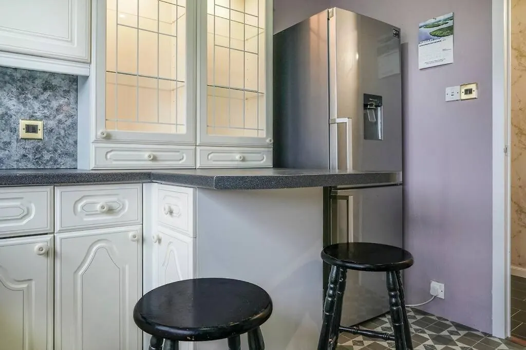 2 Bed Apartment Near Belfast & Ferry 0*,